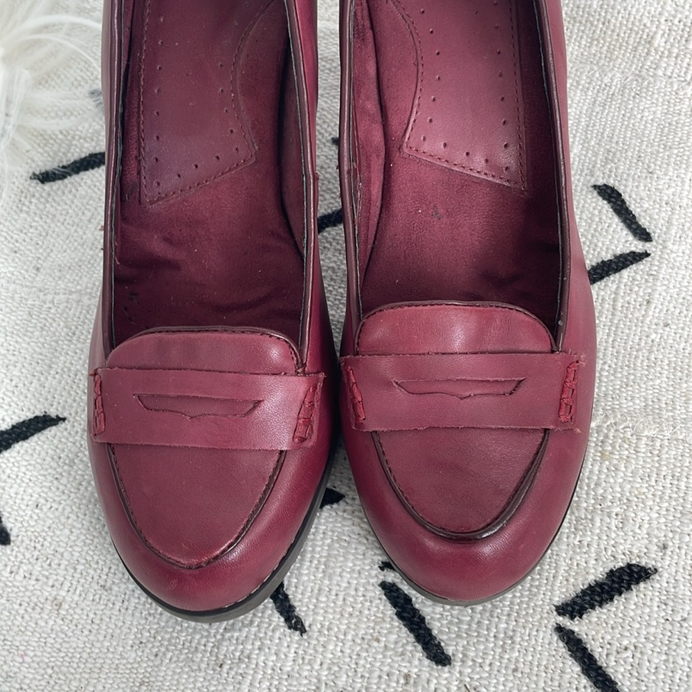 Bass Kaylin Burgundy Leather Penny Loafer w/Slight Platform 3.75 Heel Size 9B - Picture 11 of 11